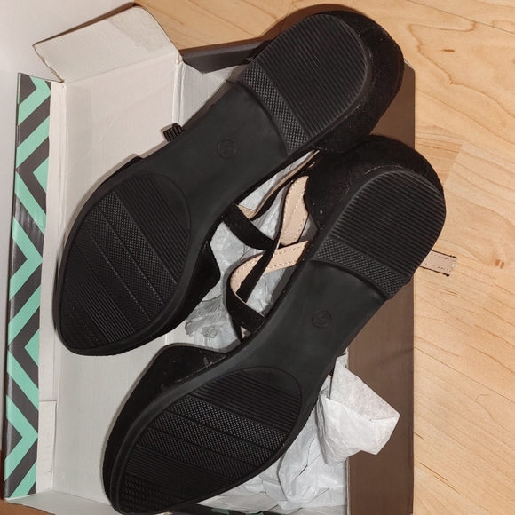 Shoes - Picture 2 of 2